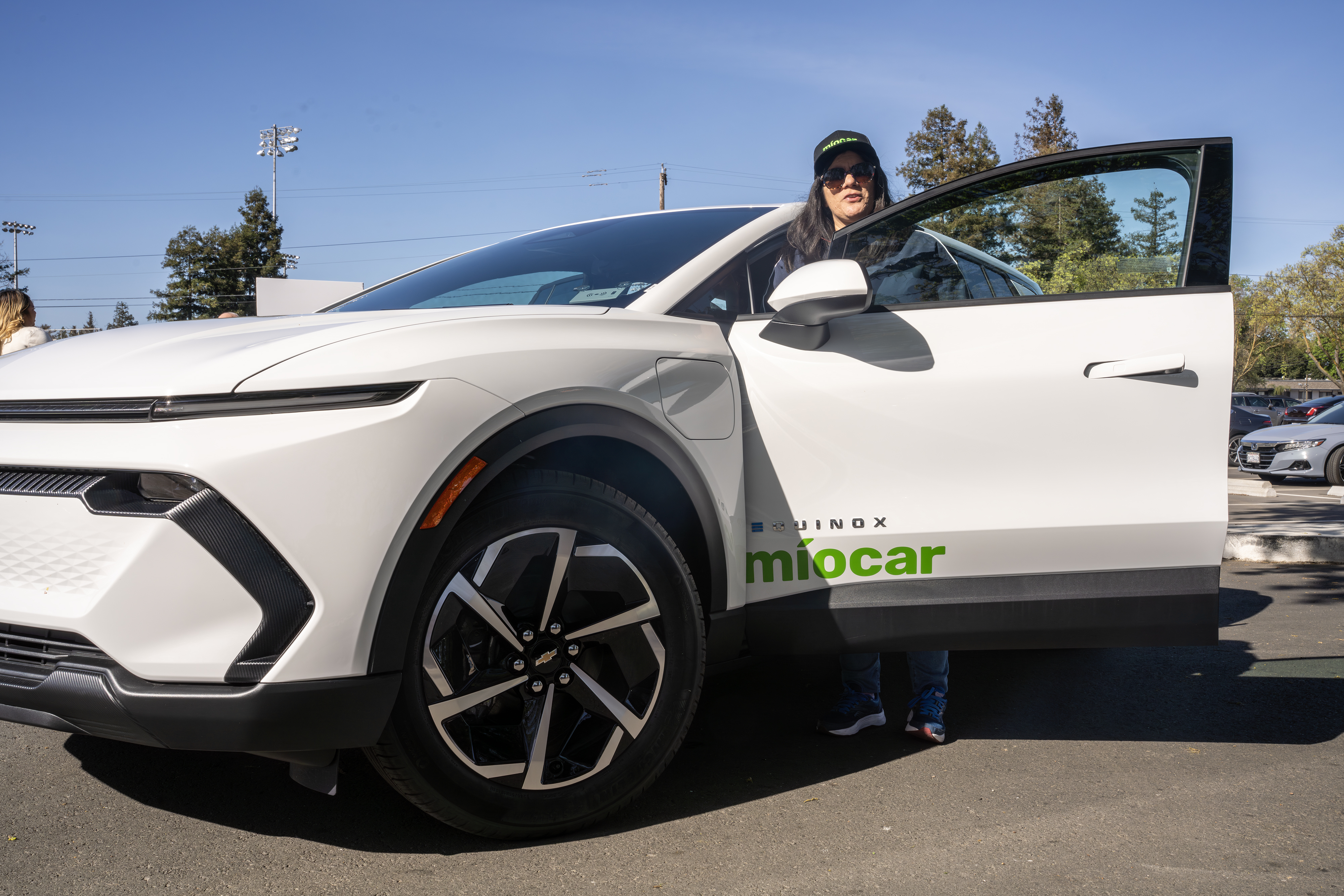 Executive from Miocar standing in front of ze vehicle
